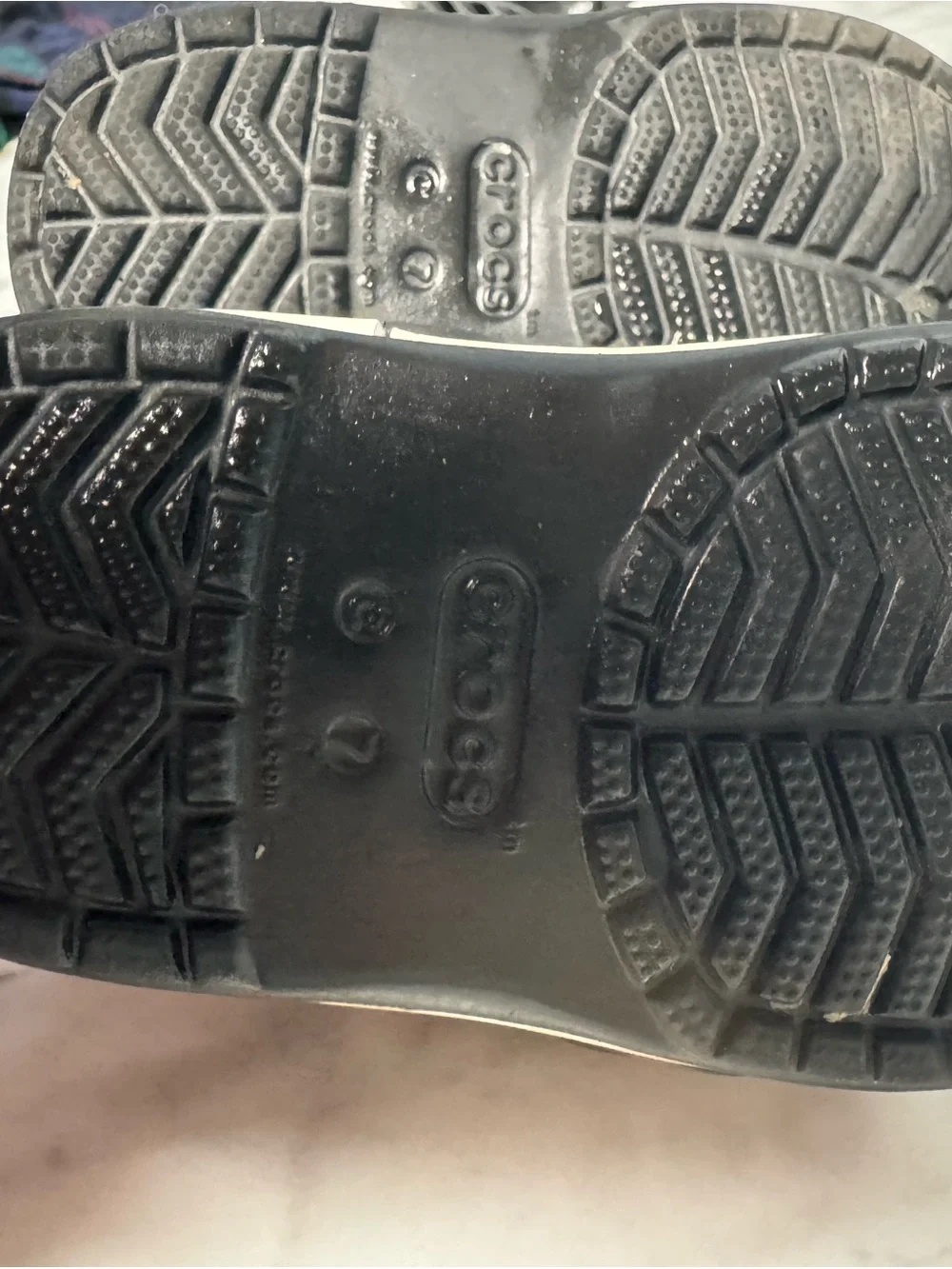CROCS C7 - like new! Kids Black Clog Sandals with White Trim